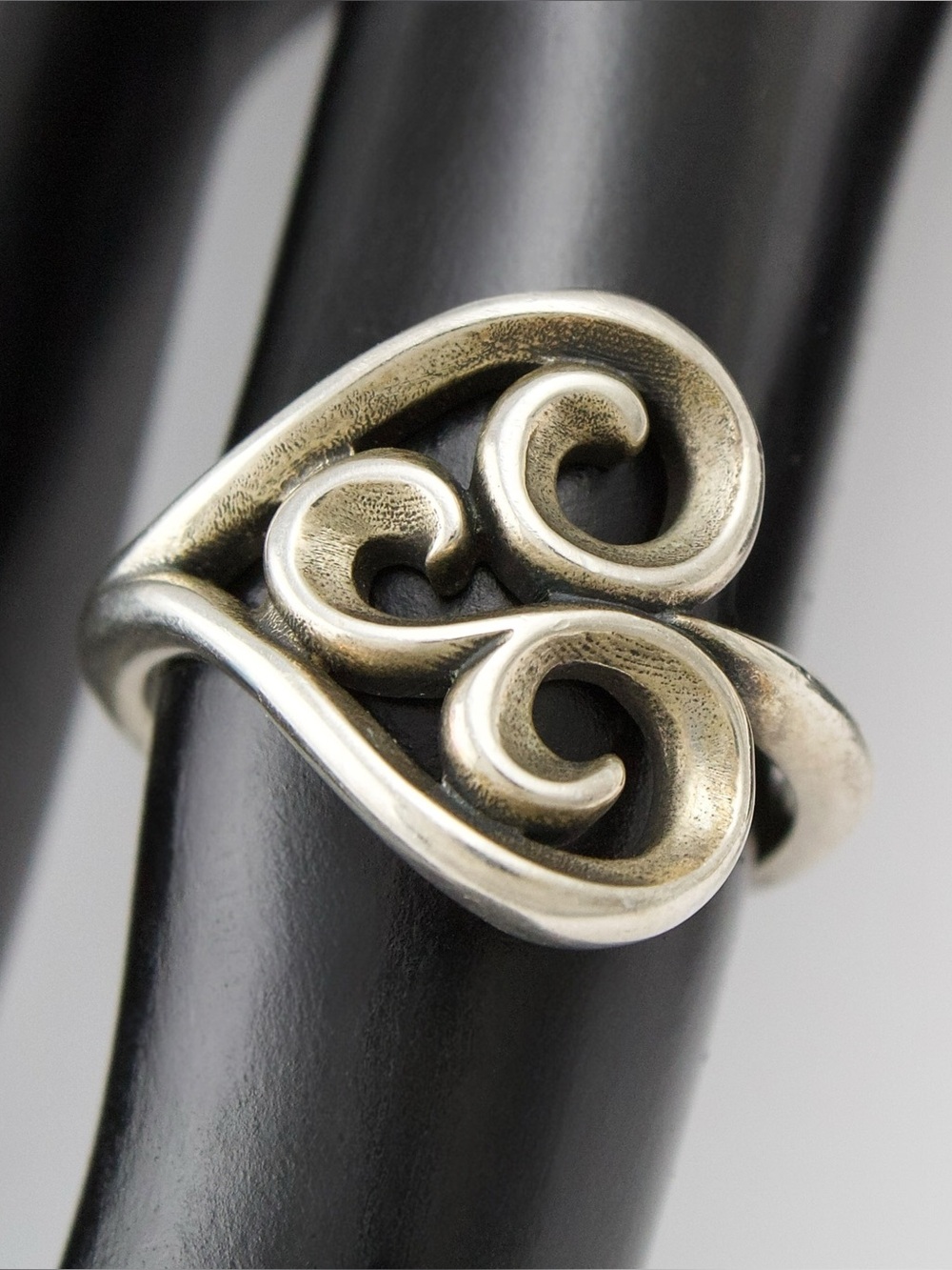 James Avery Sterling Silver Swirl Heart Ring Size 6 Scroll Openwork Retired